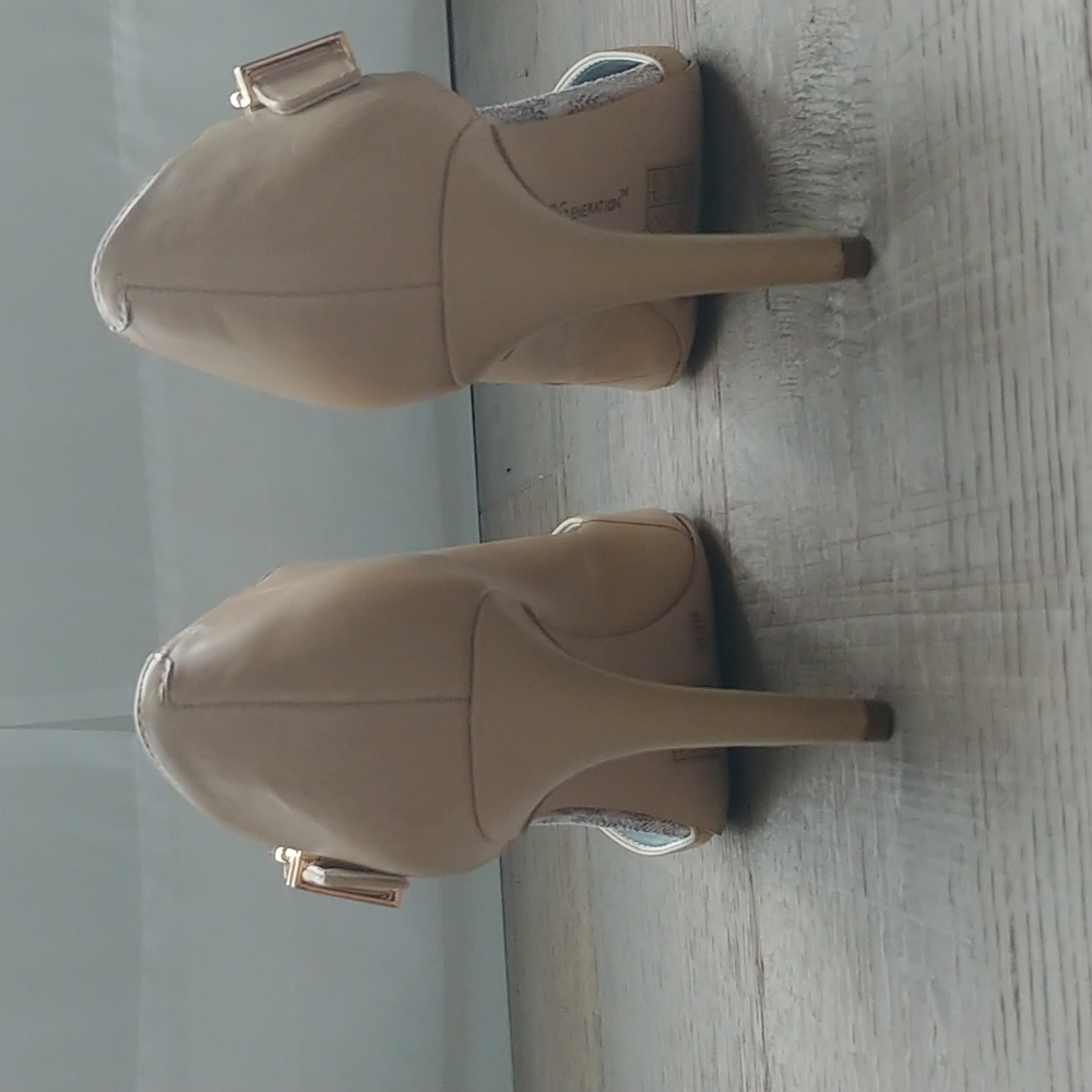 BCBGeneration Heels - Picture 4 of 6